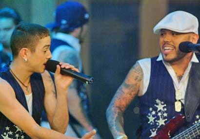 Tras su salida de Kumbia Kings, Pee Wee formó parte del nuevo proyecto de AB Quintanilla: Kumbia All Starz. Dos años después, el cantante abandonaría la agrupación para lanzarse como solista.