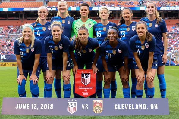 <b>Equipo femenino de fútbol de Estados Unidos.- </b>La 
<a href="https://time.com/athlete-of-the-year-2019-us-womens-soccer-team/" target="_blank">revista <i>Time</i></a> reconoció a las deportistas como las Atletas del Año.