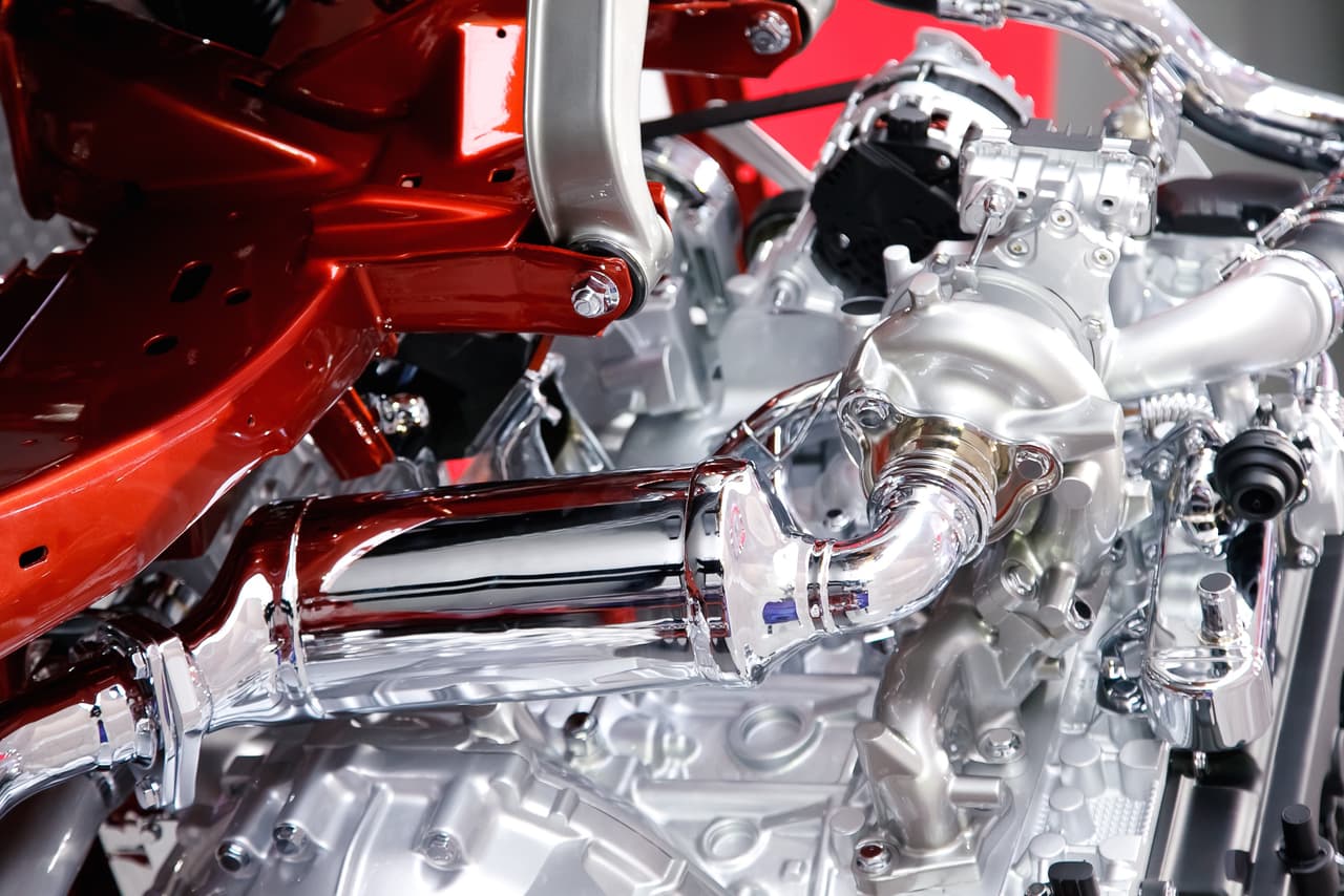 <b>Un convertidor catalítico viejo o que se sobrecaliente.</b>
<br>Después de varios años de uso el convertidor catalítico puede taparse y elevar su temperatura a más de 550° Fahrenheit y con ello, sin siquiera imaginarlo, provocar el incendio de partes del auto como alfombra o plásticos. El fuego es muy rápido y no tiene límites, puede traspasar el piso del auto fácilmente.
<br>