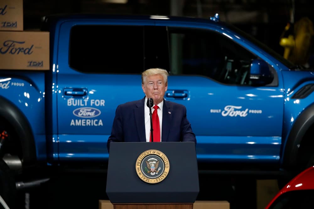 El presidente Trump da un discurso en la planta de Ford en Ypsilanti, Michigan, el 21 de mayo de 2020 (AP Photo/Alex Brandon)