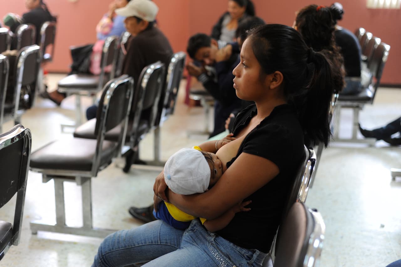 Las mujeres que dan pecho tienen menor riesgo de desarrollar cáncer de seno y ovario.