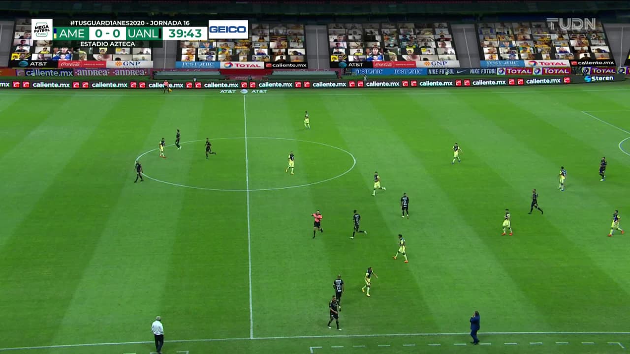 Tarjeta amarilla. El árbitro amonesta a Guido Pizarro de Tigres.