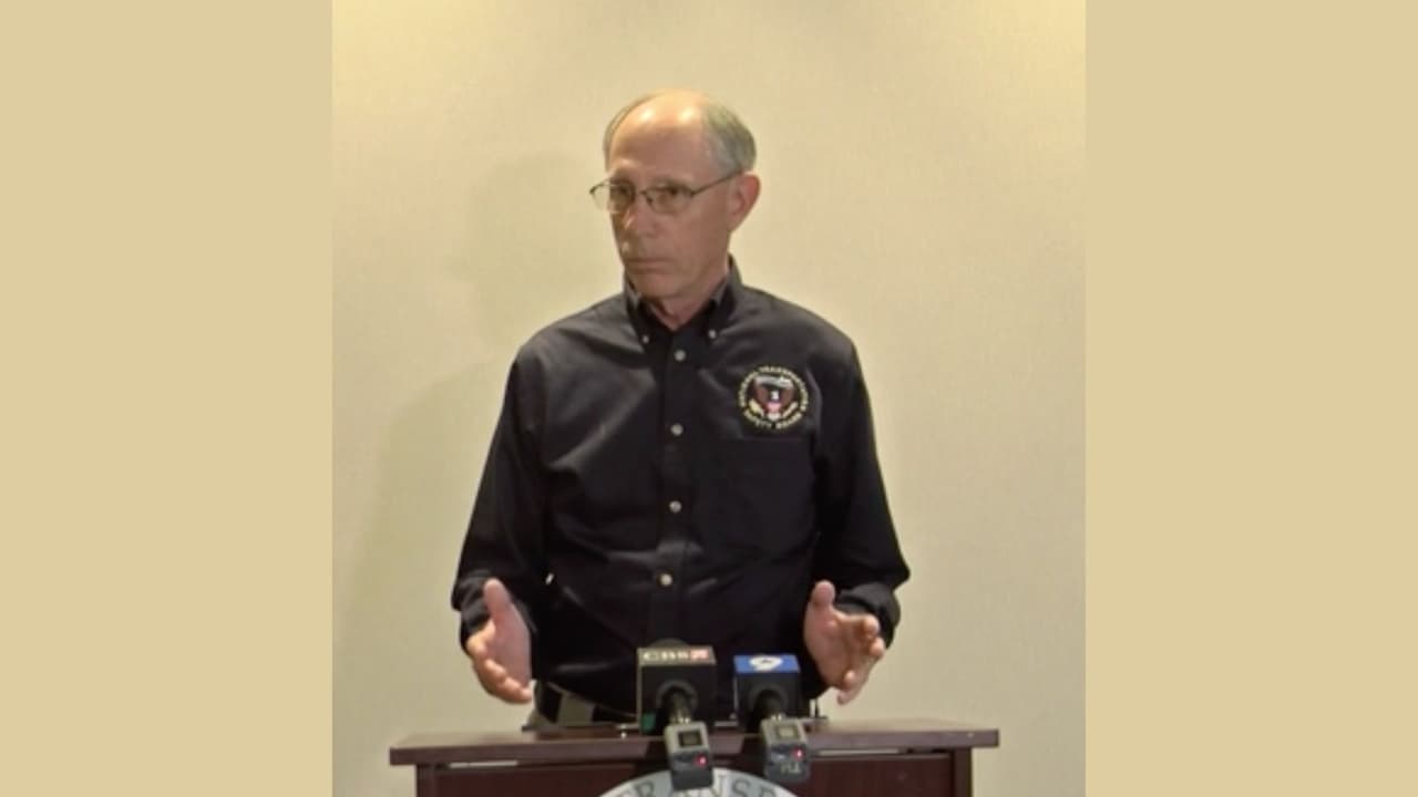 Bruce Landsberg, vicepresidente de la Junta Nacional de Seguridad de Transporte (NTBS), confirmó que 
<b>era un menor de 13 años el que conducía la camioneta </b>que chocó contra el equipo de golf de la Universidad Southwest.