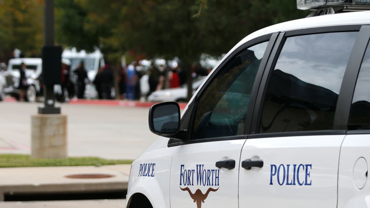 Motociclista es baleado en posible caso de ira al volante en la autopista I-35W de Fort Worth