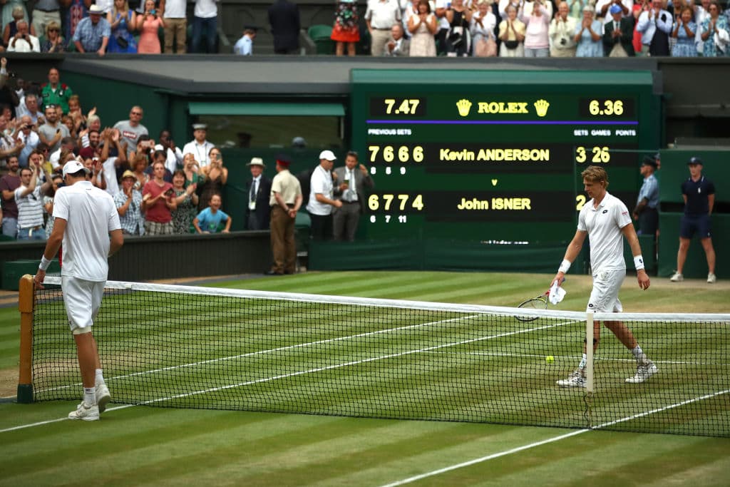 Al final la victoria del sudafricano Kevin Anderson por 7-6 (8-6), 6-7 (5-7), 6-7 (9-11), 6-4 y 26-24 en 6 horas y 36 minutos de juego es el tercer partido más largo de la historia del tenis.