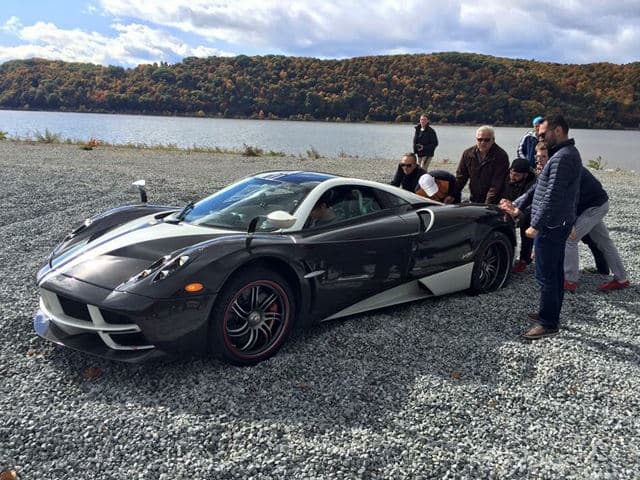 Pagani Huayra es rescatado por Honda CR-V