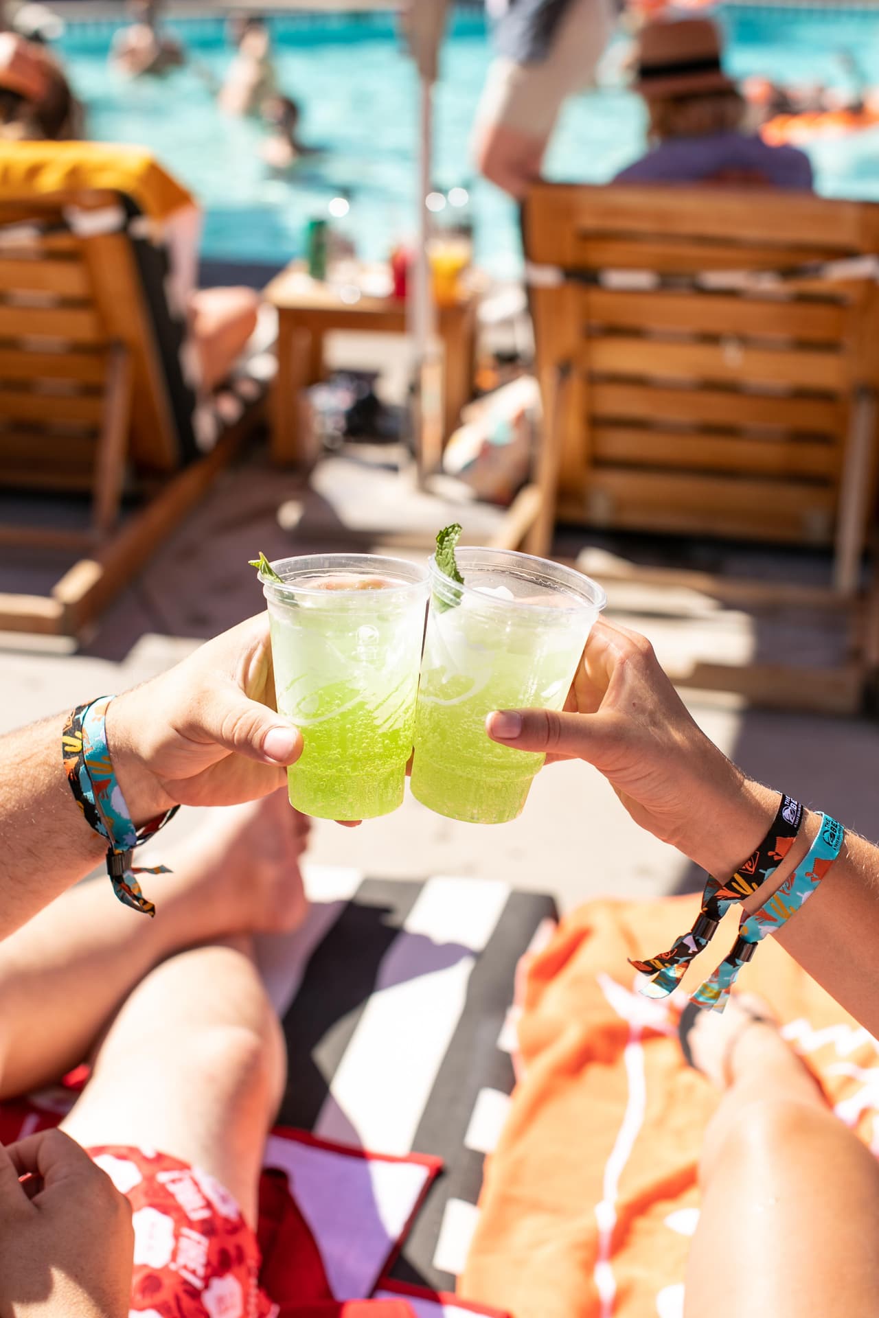 Lo diferencia del Bell Hotel radica en la temática del espacio y la locación. Siendo Palm Spring un destino de fin de semana de muchos jóvenes, además la ciudad del desierto está asociada con festivales de música y arte contemporáneo.