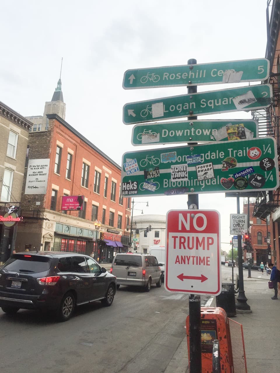 El cartel en una calle de Chicago.