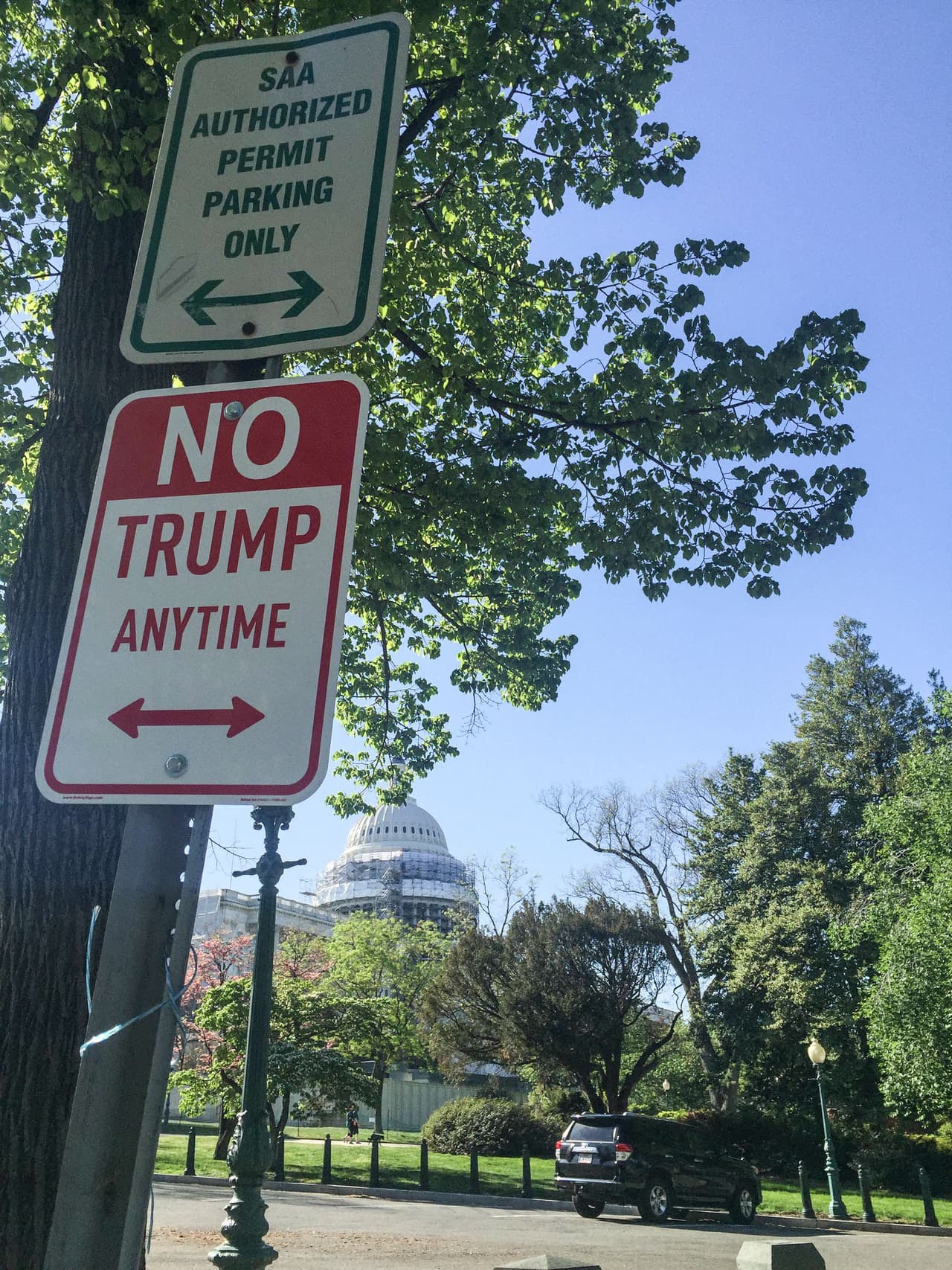 El cartel ante el Capitolio en Washington DC.