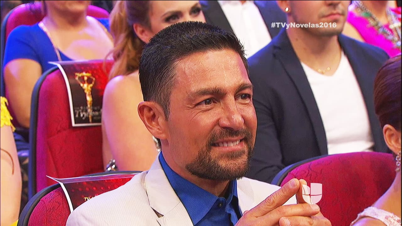 Las estrellas de las telenovelas no podían faltar. Entre ellas el guapo Fernando Colunga.