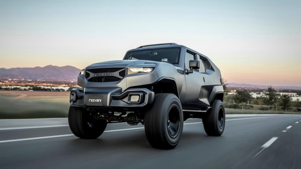 <h3 class="cms-h3-H3"><a href="https://www.univision.com/noticias/pruebas-de-manejo/prueba-rezvani-tank-listo-para-el-apocalipsis-zombi" target="_blank">Revani TANK</a></h3>
<br>Rezvani Motors, una firma de personalización extrema del sur de California, responde a las inquietudes de aquellos para quienes una Jeep Wrangler no es suficiente. Basado en la Wrangler, el TANK de Rezvani es una propuesta
<b> visualmente interesante</b> y dinámicamente apta, que sedujo a Jaime Gabaldoni, quien te cuenta por qué en esta 
<a href="https://www.univision.com/noticias/pruebas-de-manejo/prueba-rezvani-tank-listo-para-el-apocalipsis-zombi" target="_blank">prueba de manejo</a>.