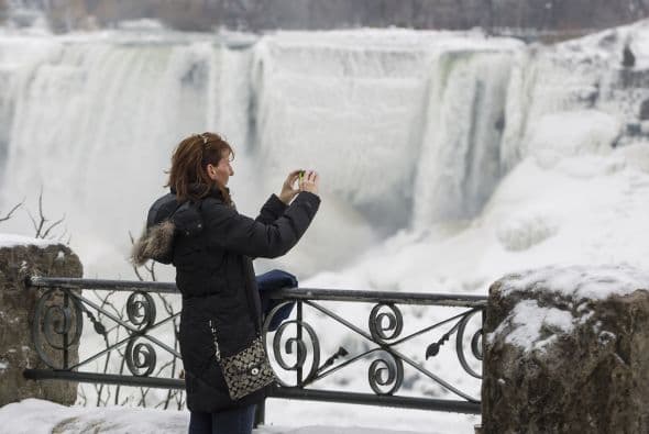 Pero este año, dos golpes sucesivos de frío extremo polar han extendido la capa de hielo más allá de lo normal y con un grosor muy superior.