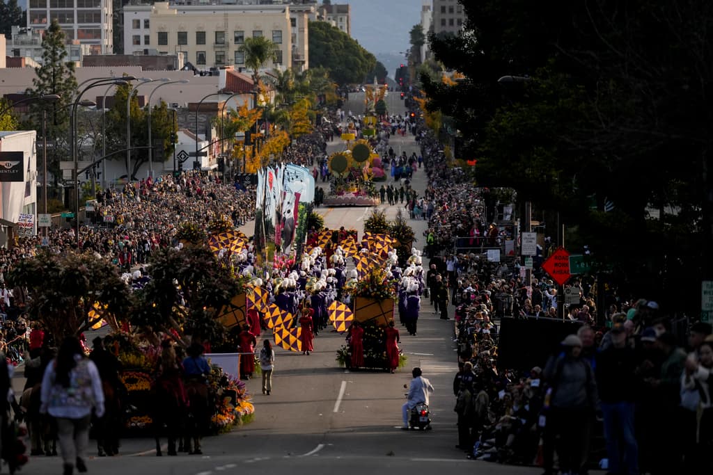 El tema del desfile, "Celebrando un mundo de música", busca unir a diferentes culturas a través del lenguaje universal de la música.