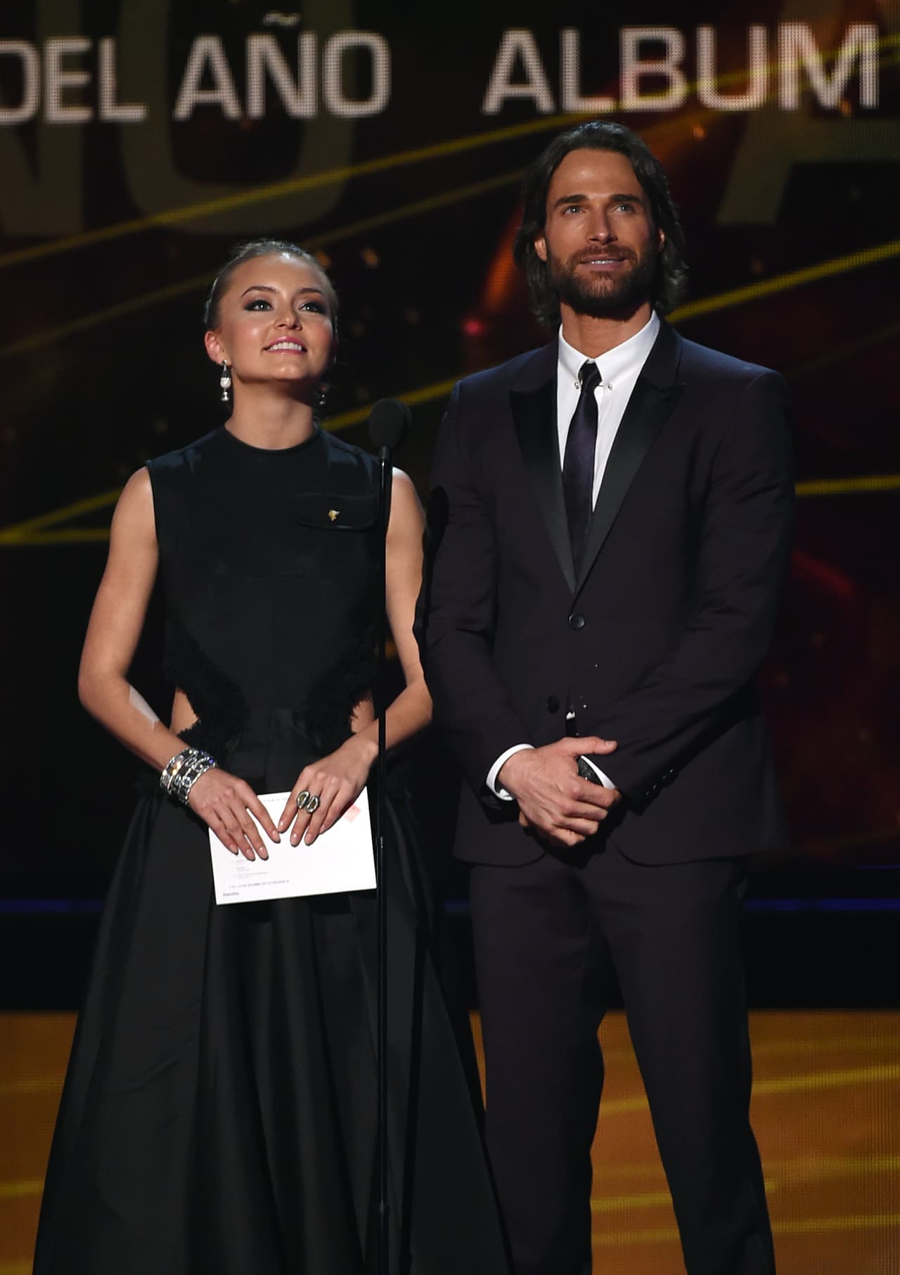 Además es muy probable que se acompañe de su gran amor, la actriz Angelique Boyer.