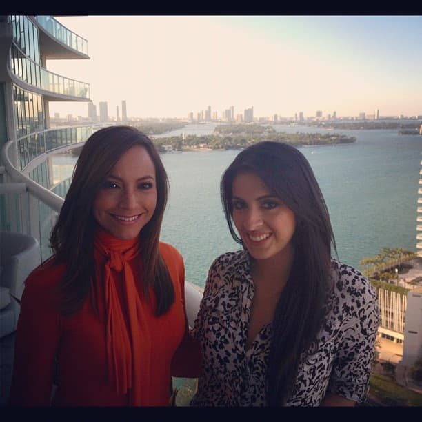 Fuera del ámbito profesional también conservan gratos recuerdos, ya que han estado juntas en los sucesos más relevantes de sus vidas, así como en los días más emotivos del año: “Aunque no tengo a mi familia cerca, hoy celebro Día de Acción de Gracias con excelentes amigas como Satcha Pretto. Muy agradecida”.
<br>