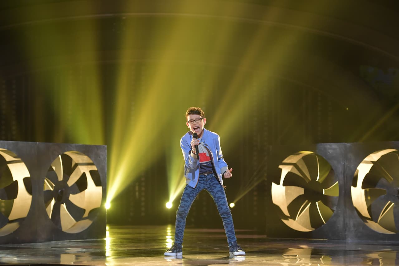 En el show 12, Angelito se animó a interpretar uno de los sencillos de Luis Coronel.