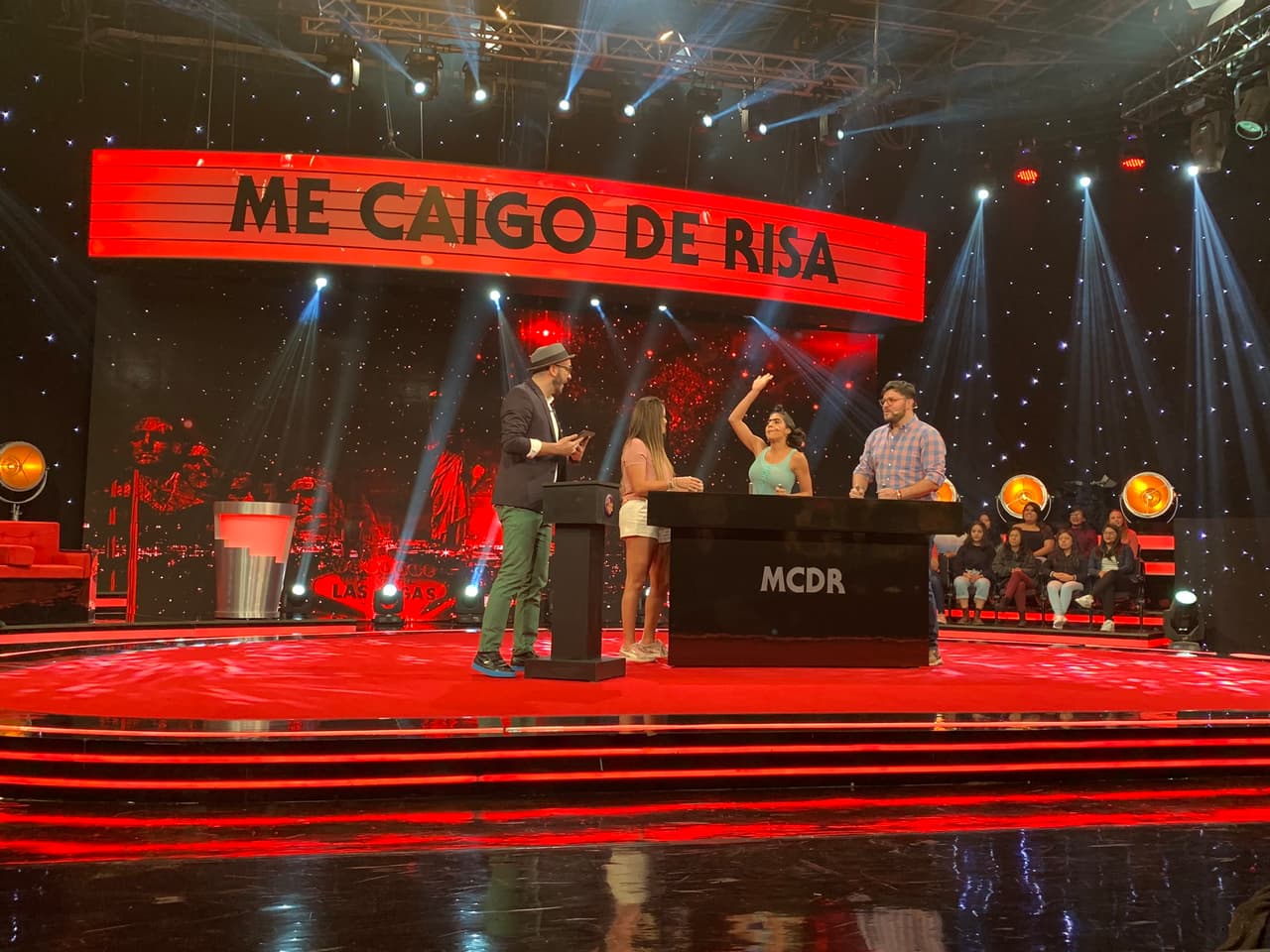 "Allá voy, Salma Hayek", amenazó Mela a la mexicana, segura de que triunfaría... recibiendo toques.