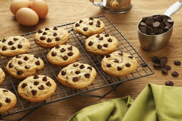 Los pasteles, panes y galletas, suelen requerir que sus ingredientes estén a distintas temperaturas. No hay una indicación universal que sirva para todo.