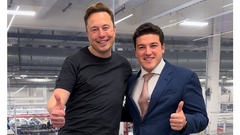 Elon Musk (izq.), dueño de Tesla y Samuel García (der.), gobernador de Nuevo León en una imagen de marzo de 2023.