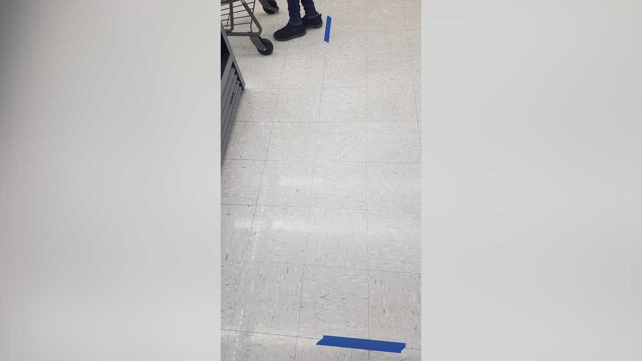 Karia Piña - "Walgreens así los tenían el domingo".