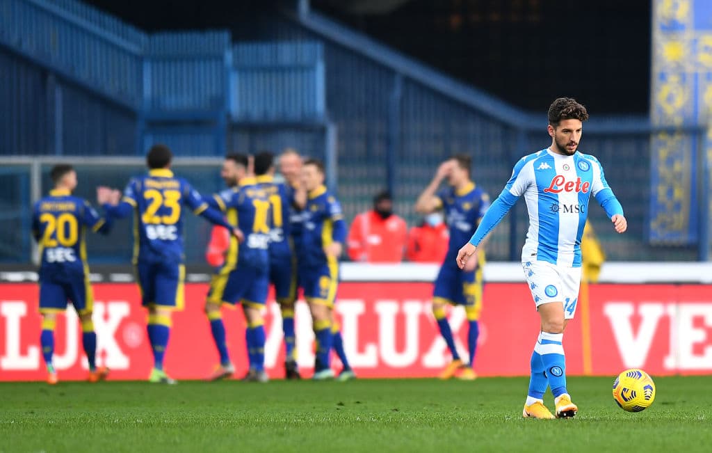 Napoli ve la derrota ante el Hellas Verona 3-1. Hirving Lozano anotó el gol más rápido en la historia del Napoli, pero no fue suficiente, pues los 'Gialloblu' dieron la vuelta con goles de Dimarco, Barak y Zaccagni, durante la J19 en la Serie A.