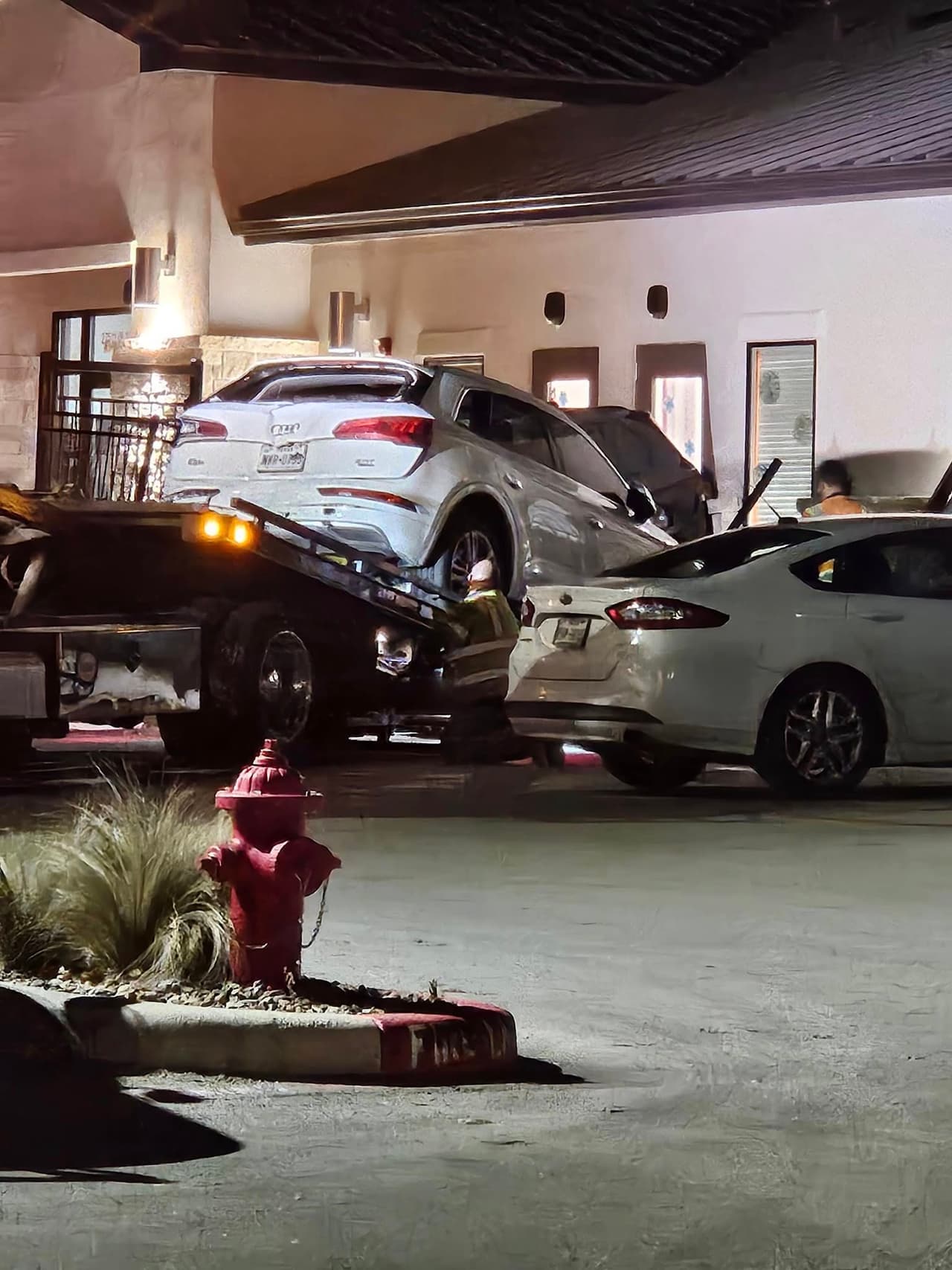 La
<b>maestra que falleció en un choque entre dos vehículos contra la fachada de la guardería y preescolar Excelled Montessori Plus </b>ya fue identificada por las autoridades como Alexia Rosales, de 22 años.