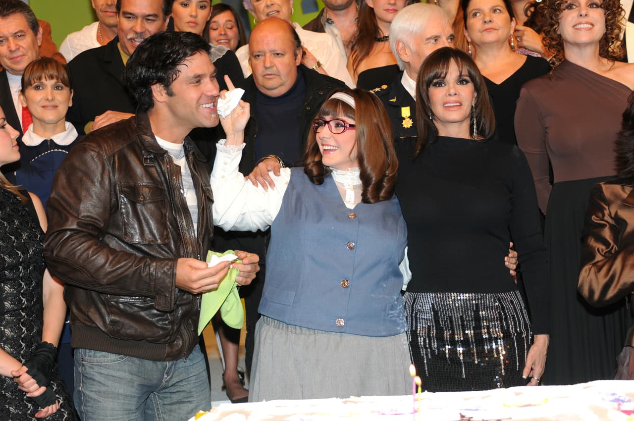 En aquella historia, 
<b><a href="https://www.univision.com/famosos/maki-soler-jacky-bracamontes-ariadne-diaz-y-otras-famosas-que-fueron-pareja-de-valentino-lanus-fotos" target="_blank">Valentino Lanús fue pieza clave para ella</a></b>: "Fue muy bueno para mí porque, al momento de ser un hombre al que yo veía desde que era chavita en las novelas, me dio seguridad. Y aunque era mi segundo protagónico, era el primero mío solita, porque en 'Muchachitas (como tú)' éramos cuatro".