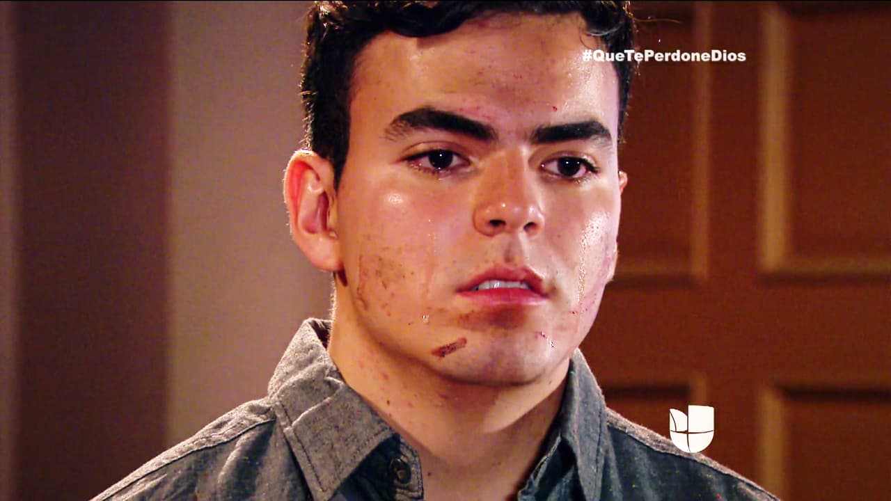 Él solamente te está usando para cubrir todos sus delitos.