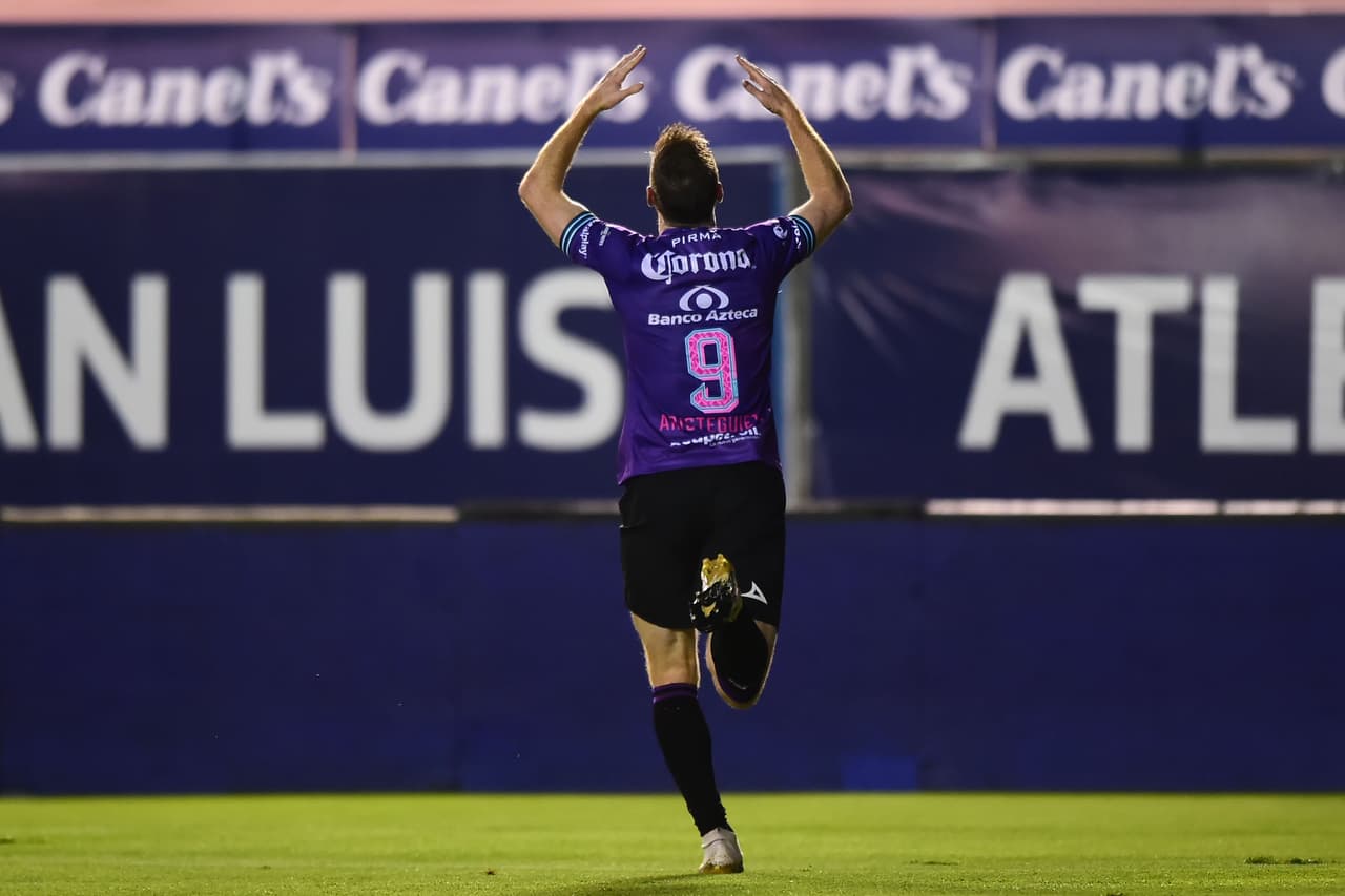 Con triplete de Camilo Sanvezzo, gol de Aristeguieta y gol de Luis Mendoza, Mazatlán cnisgue una histórica goleada sobre el Atlético San Luis.