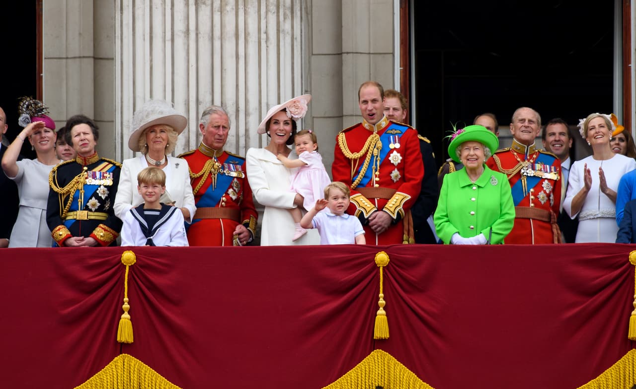 Toda la familia real en el balcón del Palacio de Buckingham.
