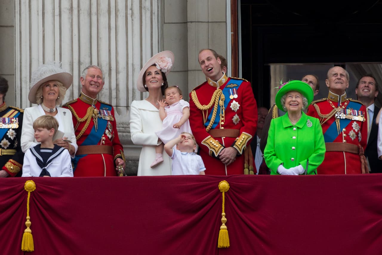 Todos presenciaron el desfile militar.