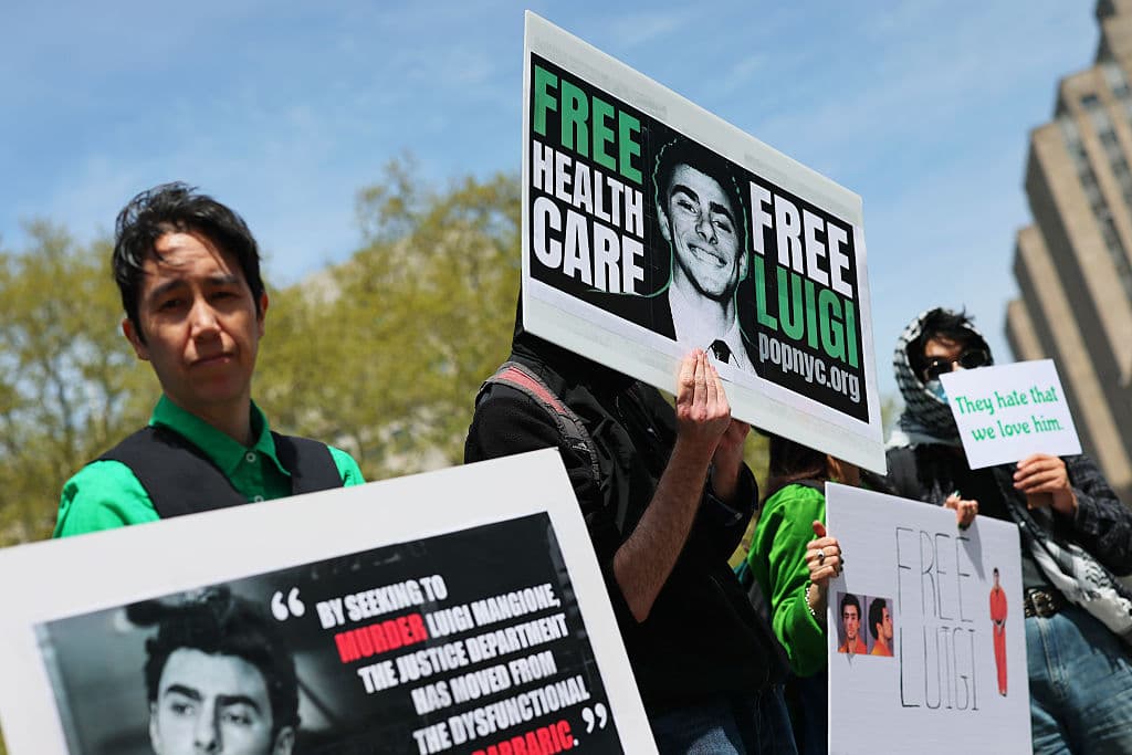 <b>Infraestructura penitenciaria - </b>Agradece la eficiencia del sistema penitenciario, específicamente el departamento de correo del MDC, que ha procesado miles de comunicaciones, y el personal que mantiene el funcionamiento diario de la institución.