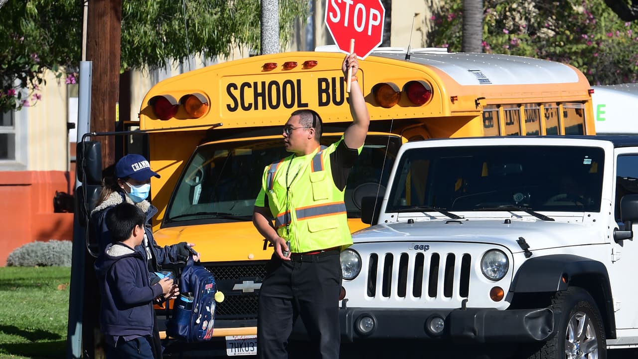 Escuelas de Kern solo abrirán si el condado permanece fuera de la lista de vigilancia por 14 días seguidos 