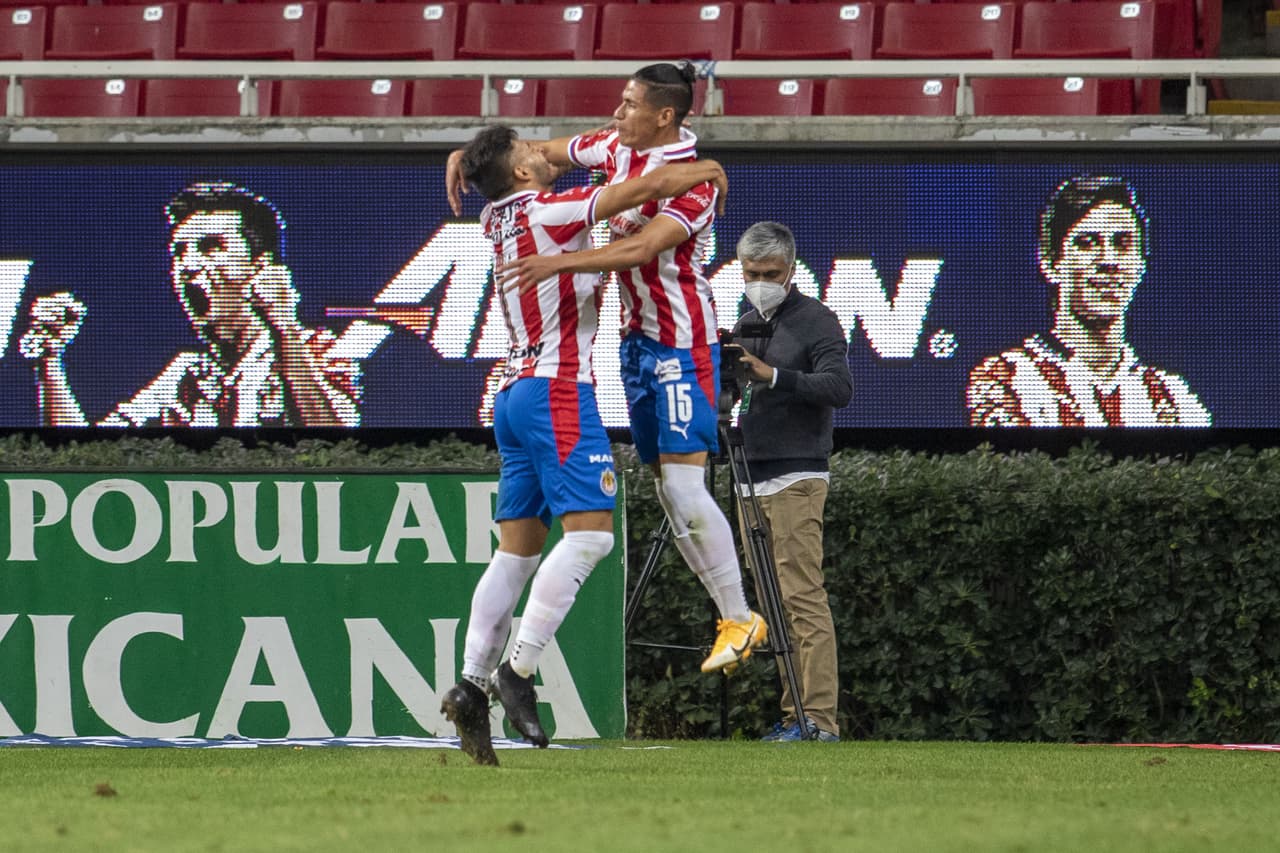 De cara a la fiesta grande del futbol mexicano, aparecieron Zaldívar y Vega para darle el triunfo al Rebaño. | Hurtado (36’) adelantó a los Rayados. Zaldívar (81’) emparejó los cartones y Vega, con tremendo golazo, le dio vuelta al juego. Angulo (90+4’) hizo el último de Chivas.