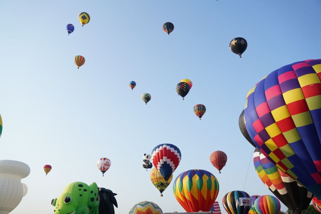 Una vez más, docenas de globos aerostáticos se dieron cita en el Estado Jardín para celebrar 
<b>el festival de globos aerostáticos veraniego más grandes de Estados Unidos. </b>
<br>