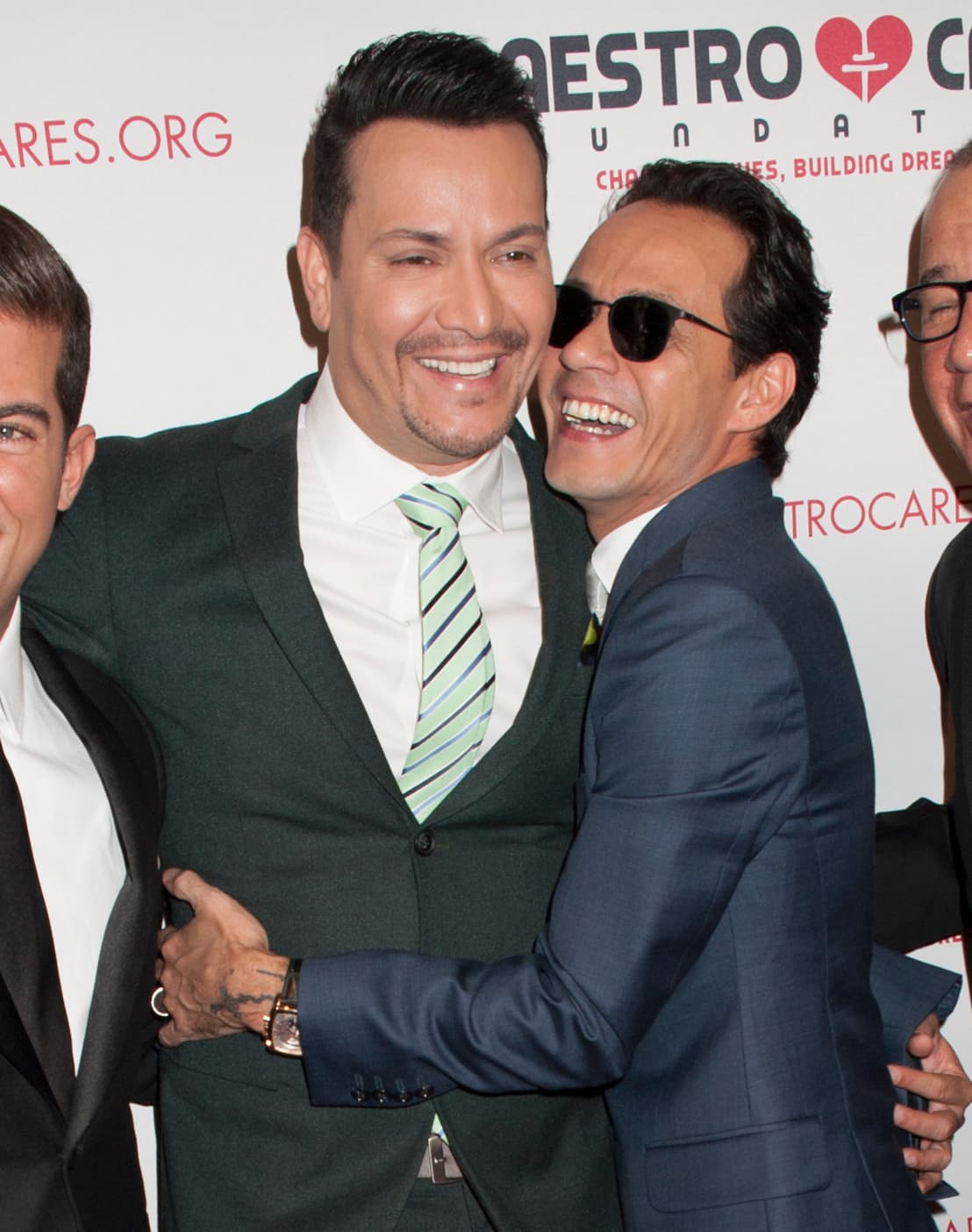 El cantante transforma la vida de muchos niños con su fundación Maestro Cares.