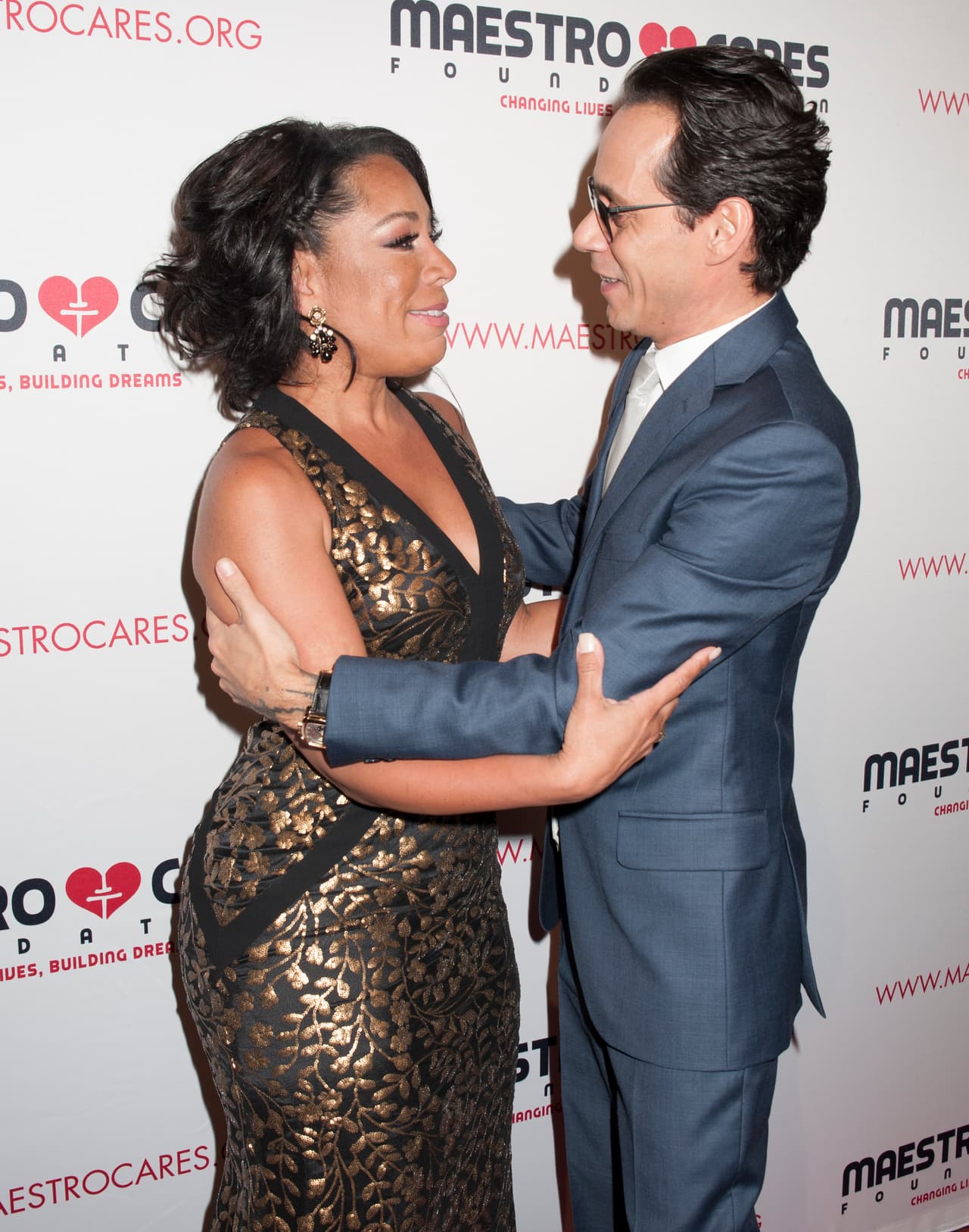 Selenis y Marc se dieron tremendo abrazo.