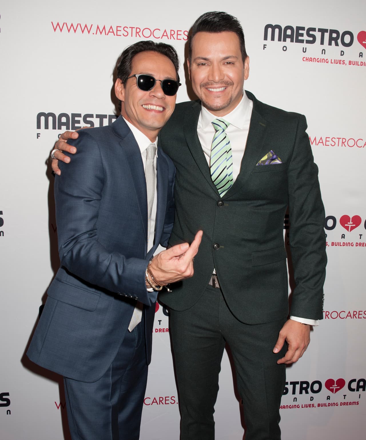 Su gran amigo Victor Manuelle tampoco se perdió del evento.