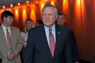 El Gobernador de Georgia Nathan Deal pidió disculpas a miles de personas que se quedaron varadas por la tormenta invernal.