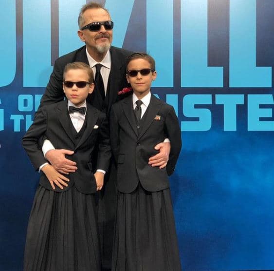 Como era de esperarse, la instantánea compartida por el cantante español provocó la reacción de sus seguidores sumando hasta el momento poco más de 60,900 'Me gusta'.