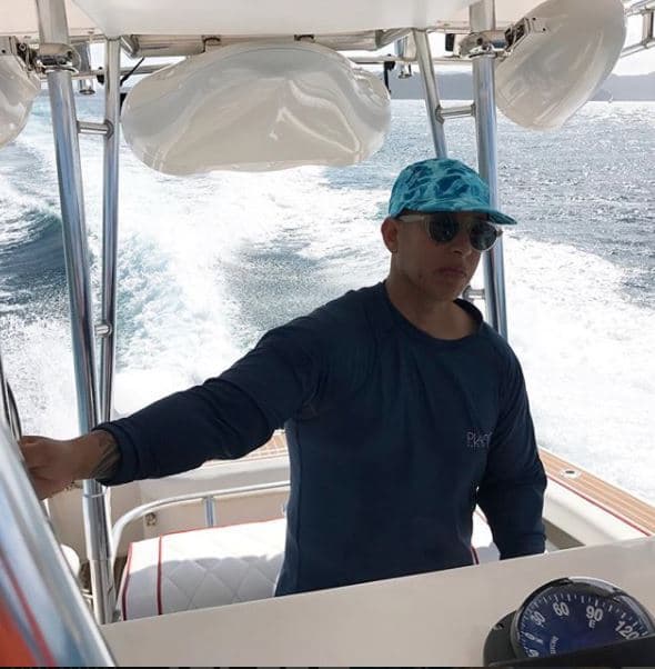 Los paseos en yate parecen ser una pasión reciente del cantante de reggaeton. La embarcación 
<b>ostenta el nombre de 'Now we are here' </b>y es alquilado por Daddy Yankee en la Marina Puerto del Rey de Fajardo en Puerto Rico.