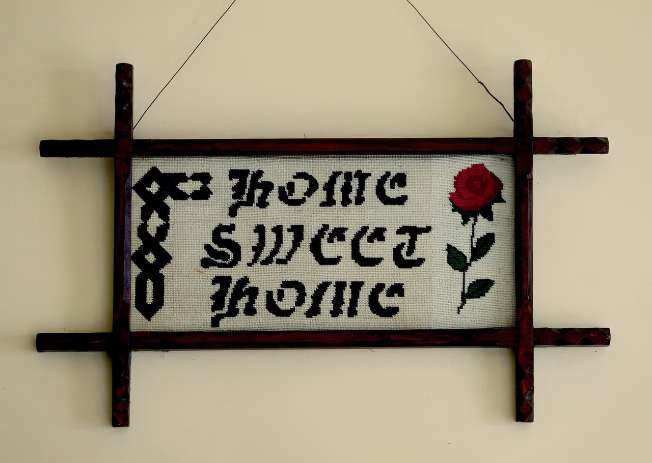 "Hogar, dulce hogar", es el letrero que daba la bienvenida a los soldados que regresaban a casa. ¡Uno como estos no podía faltar!