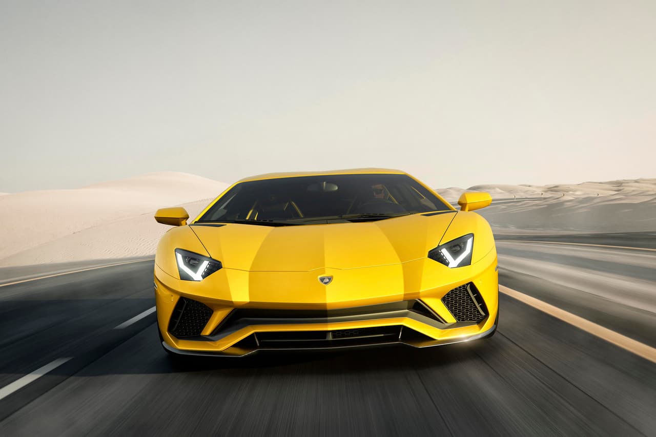 <a href="http://www.univision.com/noticias/lamborghini"><b>Lamborghini</b></a> mostró las primeras imagenes de su
<b>nuevo Aventador S</b>, al cual la propia marca define como “un salto de calidad en super deportivos”.