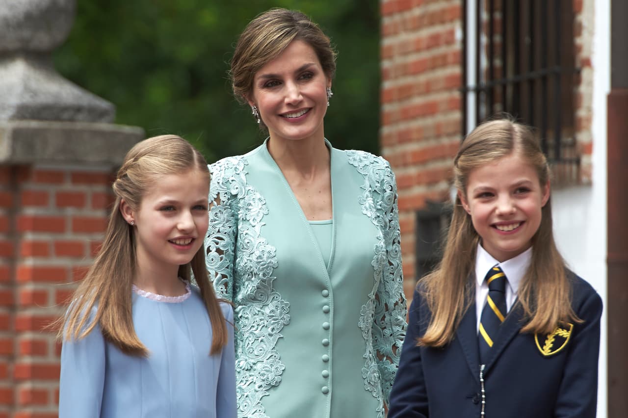 Sin embargo, y a pesar de la férrea disciplina impuesta por Letizia, su desencuentro con doña Sofía en la misa de Domingo de Pascua el pasado 1 de abril, empañó no solo la imagen de la esposa de Felipe VI, sino también de la pequeña heredera, hecho que tiene a la reina sufriendo, según señaló el diario El Mundo, de España.