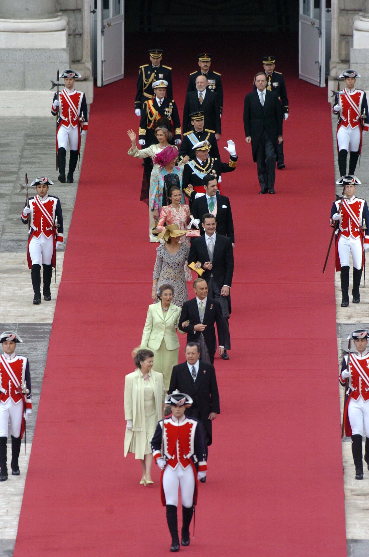 “Lo que queríamos era que la celebración acabara cuanto antes y los mandatarios extranjeros 
<b>se fueran pronto </b>[...]
<b> </b>El CNI 
<b>estaba en máxima alerta</b> y nosotros deseando que acabara el día y que cada uno se fuera a su casa”.