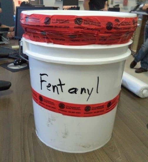 Fentanyl es una droga sintética para calmar el dolor. Se considera que es de 50 a 100 veces más potente que la morfina.