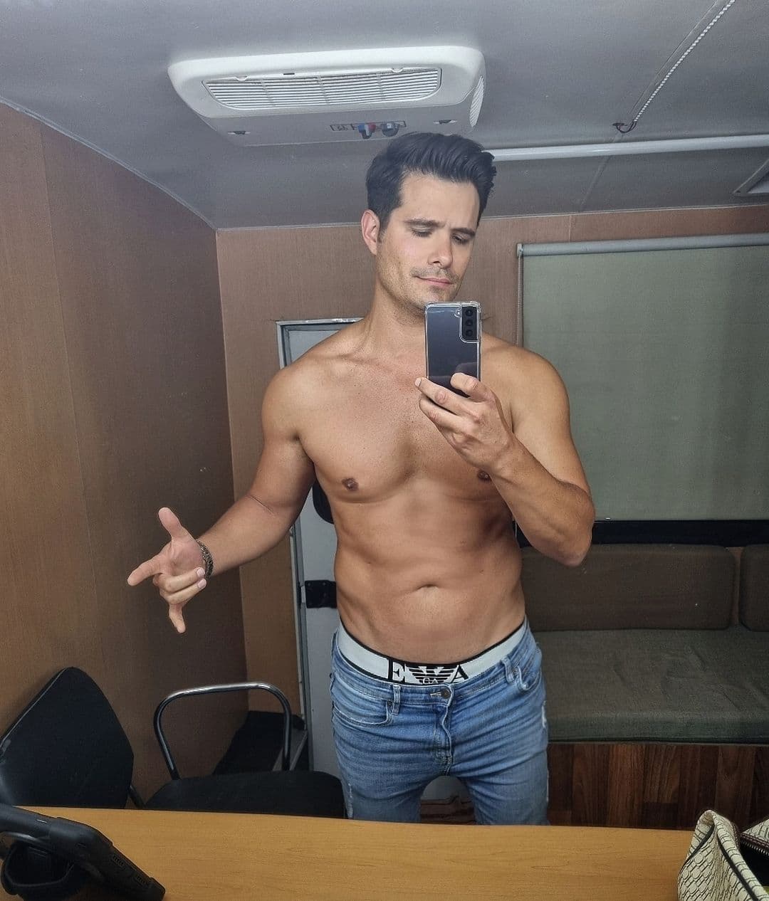 Este mes de agosto cumplió 35 años y celebró rodeado del cariño de sus compañeros de la telenovela, la cual 
<b>protagoniza al lado de Danilo Carrera y Alejandra Robles Gil</b>.