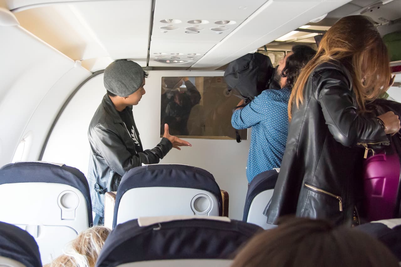 Maddox, sentado en primera fila.