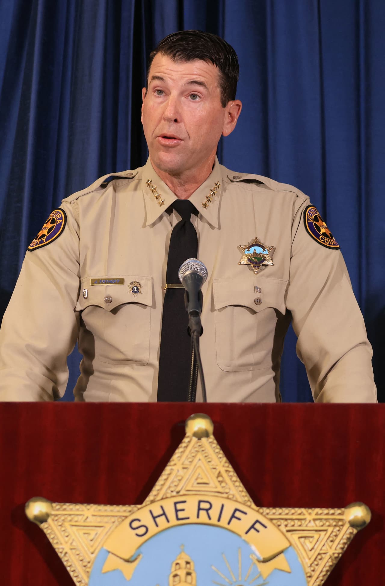 James Fryhoff, alguacil del condado de Ventura, en California, declaró este martes que los detectives no descartan la posibilidad de que se trate de un crimen de odio, mientras se mantienen investigando.