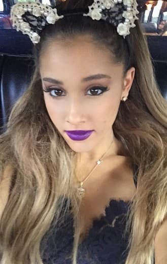 El joven sólo sonrío y respiró hondo... ¡No dijo nada! Pero según el portal puso una cara muy sospechosa.